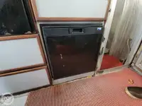 Sekoci penyelamat untuk dijual