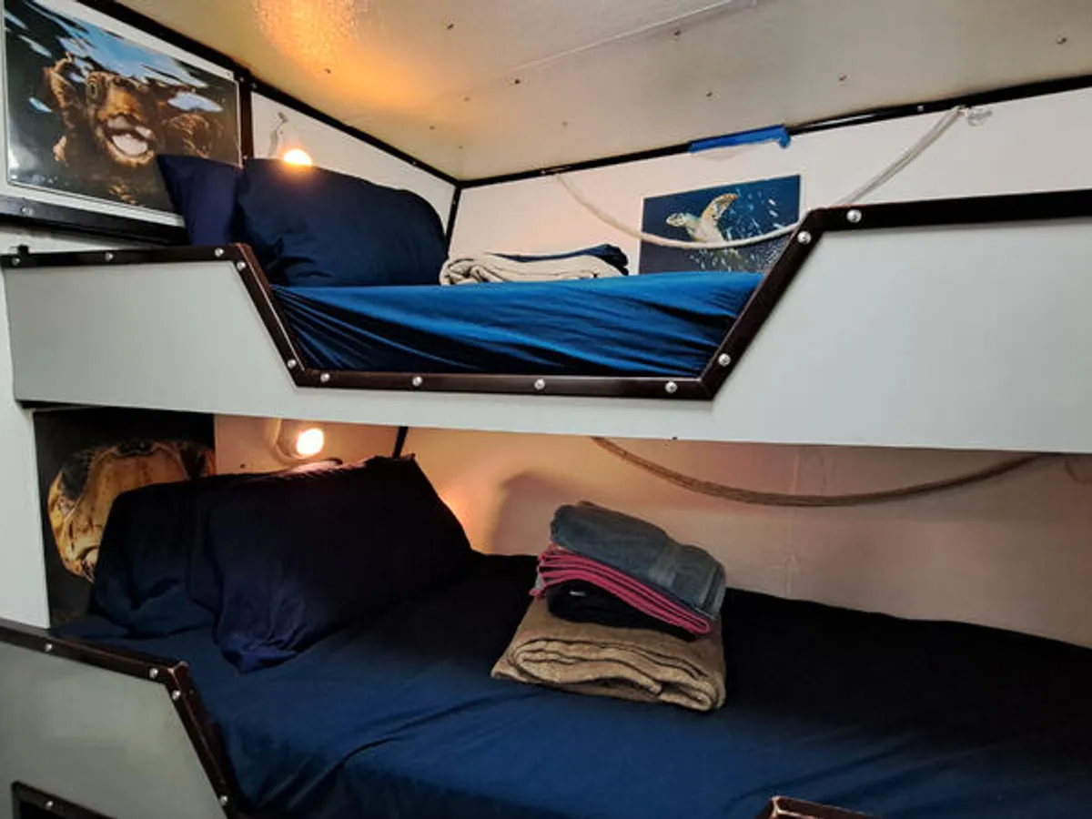 Kapal penelitian untuk dijual