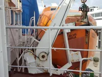 Kapal penelitian untuk dijual
