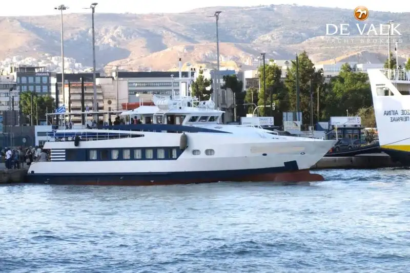Kapal feri untuk dijual
