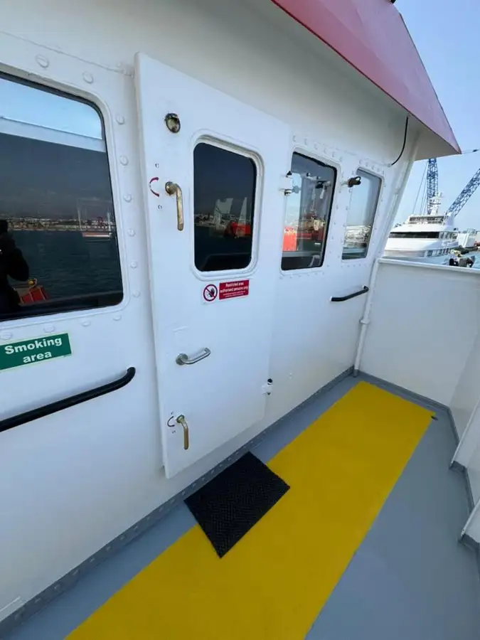 Kapal kontainer untuk dijual