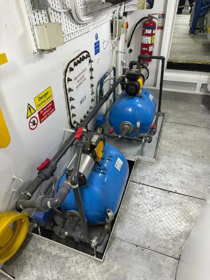 Kapal kontainer untuk dijual