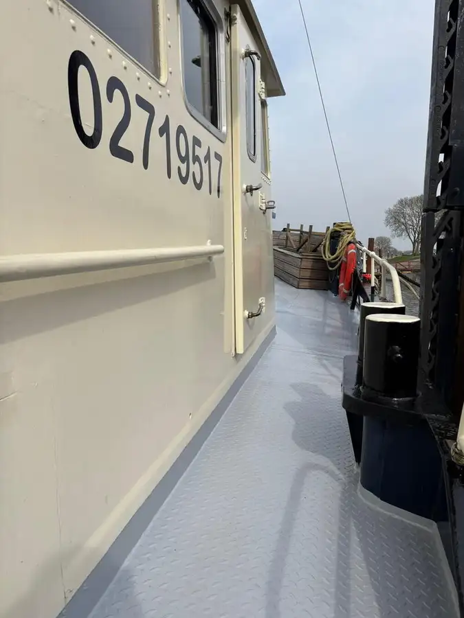 Kapal patroli untuk dijual