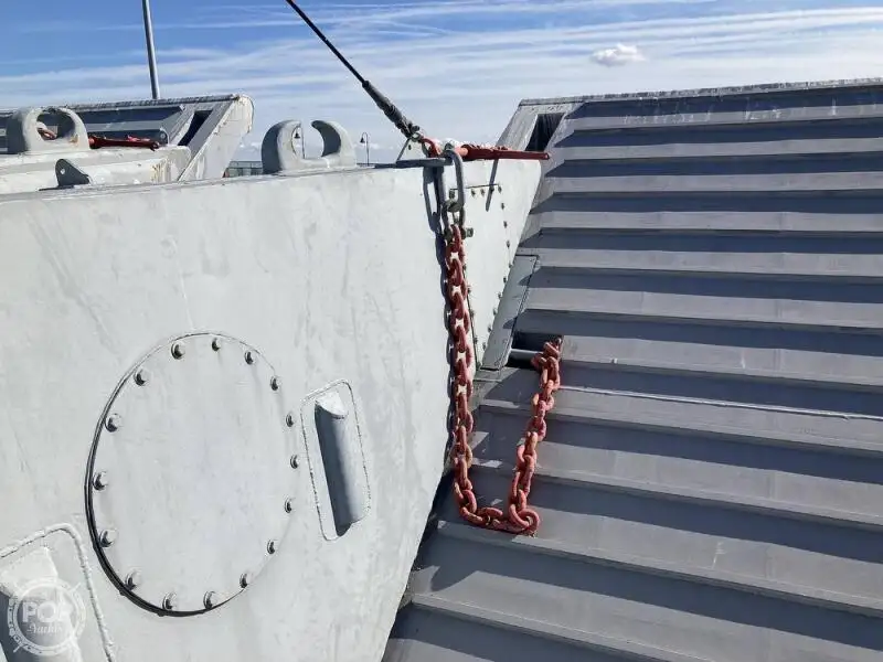 Kapal pendarat, tank untuk dijual