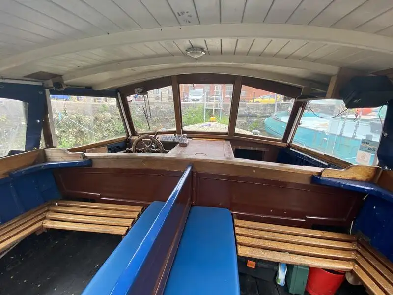 Kapal feri untuk dijual