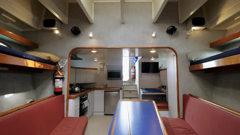 Kapal penelitian untuk dijual