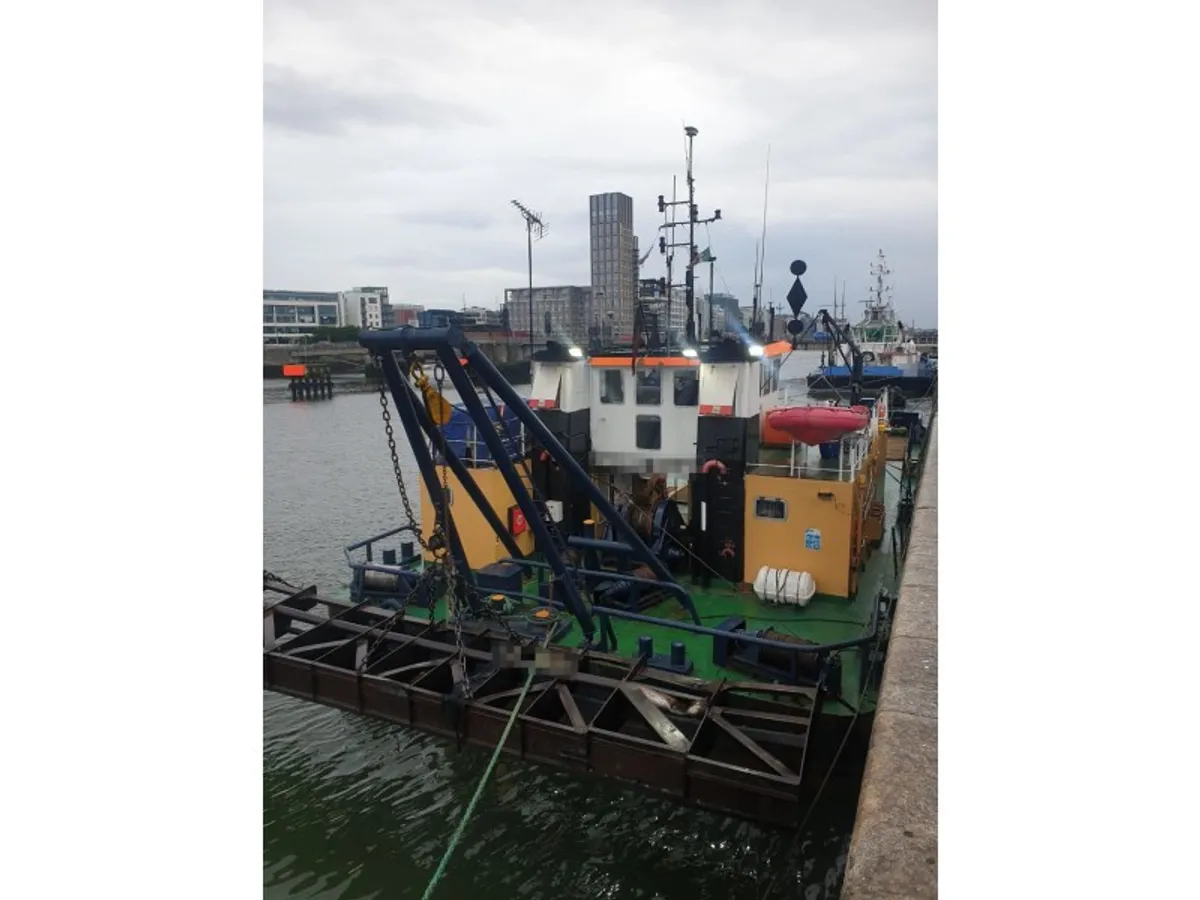 Kapal keruk untuk dijual
