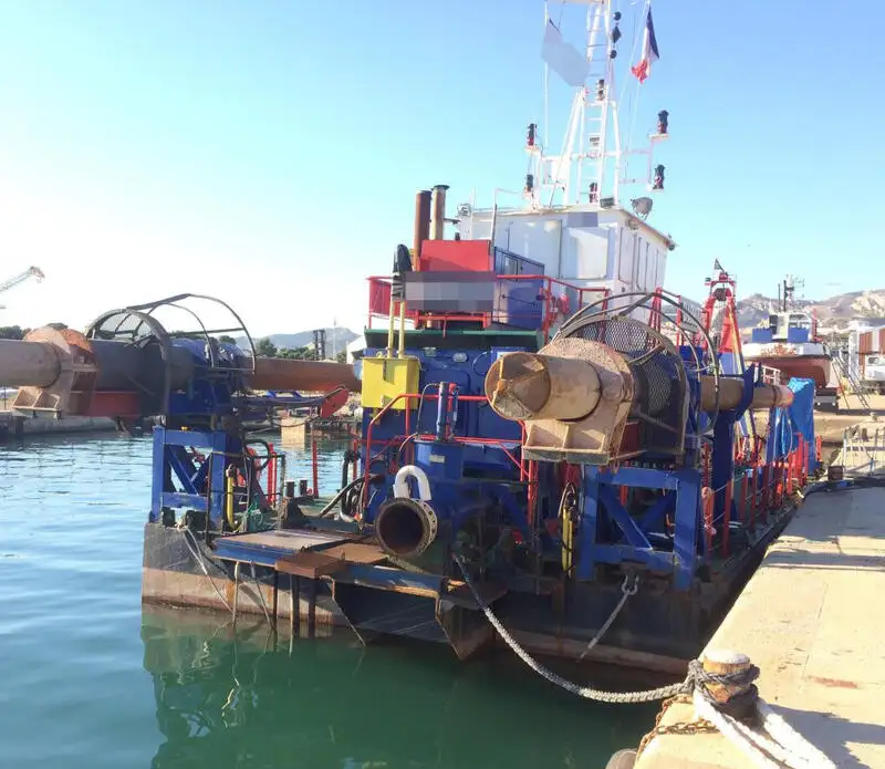 Kapal keruk untuk dijual