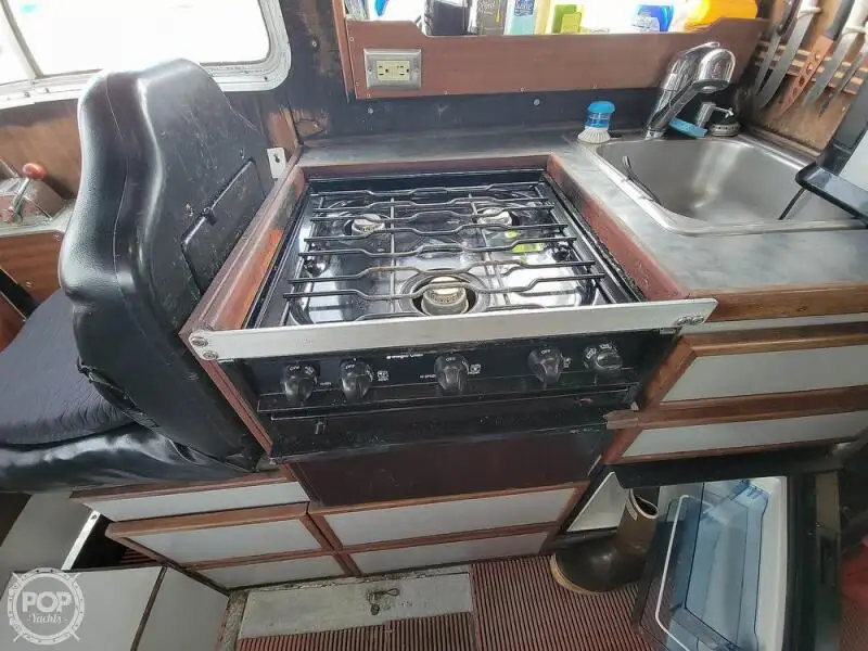 Sekoci penyelamat untuk dijual