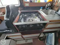 Sekoci penyelamat untuk dijual