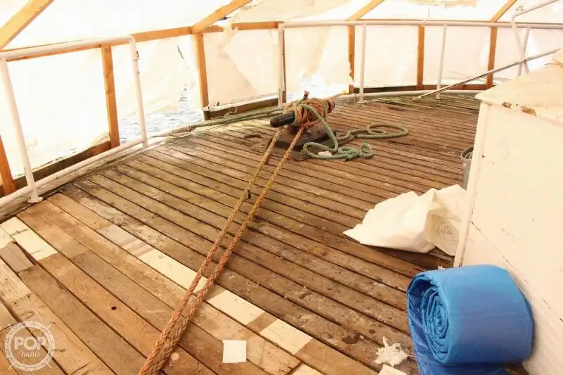 Kapal feri untuk dijual