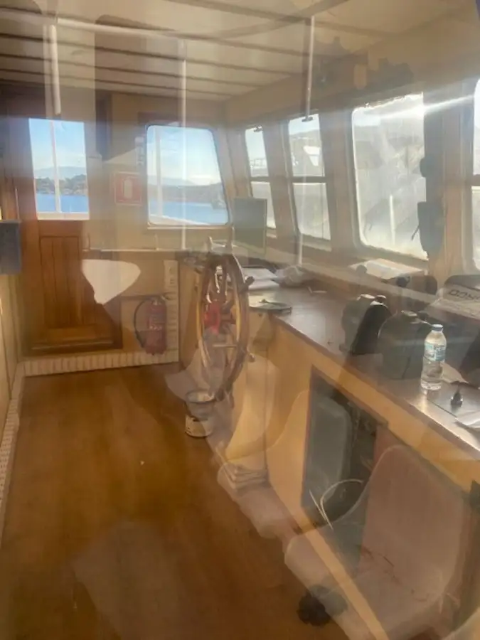 Kapal feri untuk dijual