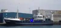 Kapal untuk pengolahan dan pengiriman ikan untuk dijual