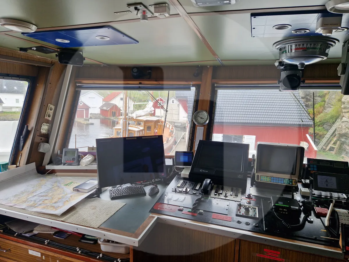 Kapal feri untuk dijual