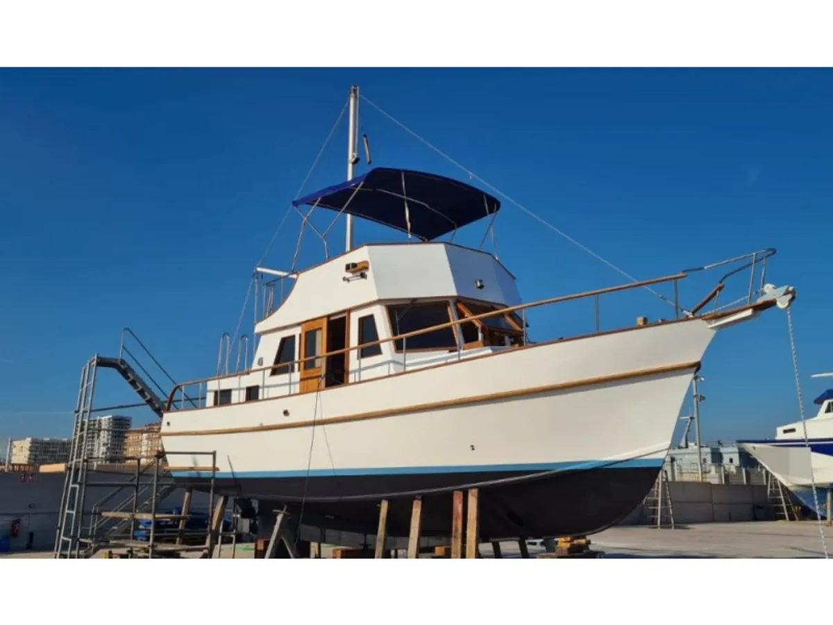 Yacht untuk dijual