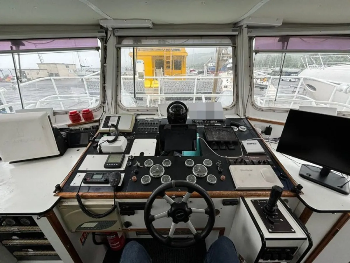 Kapal survei untuk dijual