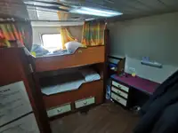 Kapal pasokan dijual