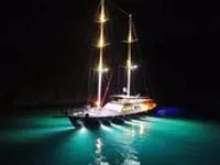 Yacht untuk dijual