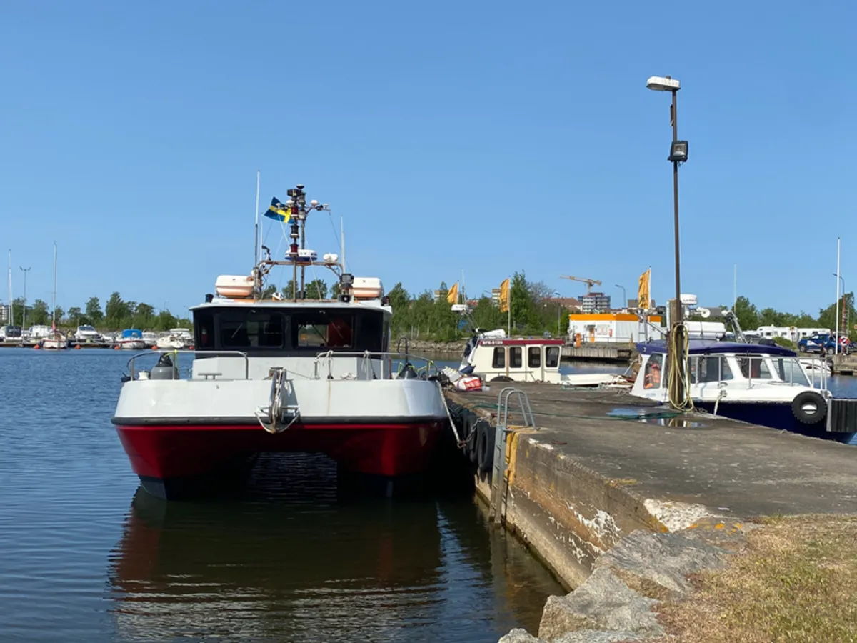 Kapal survei untuk dijual