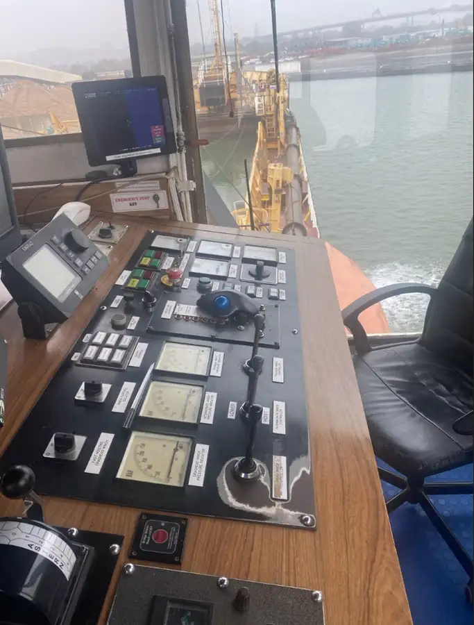 Kapal keruk untuk dijual
