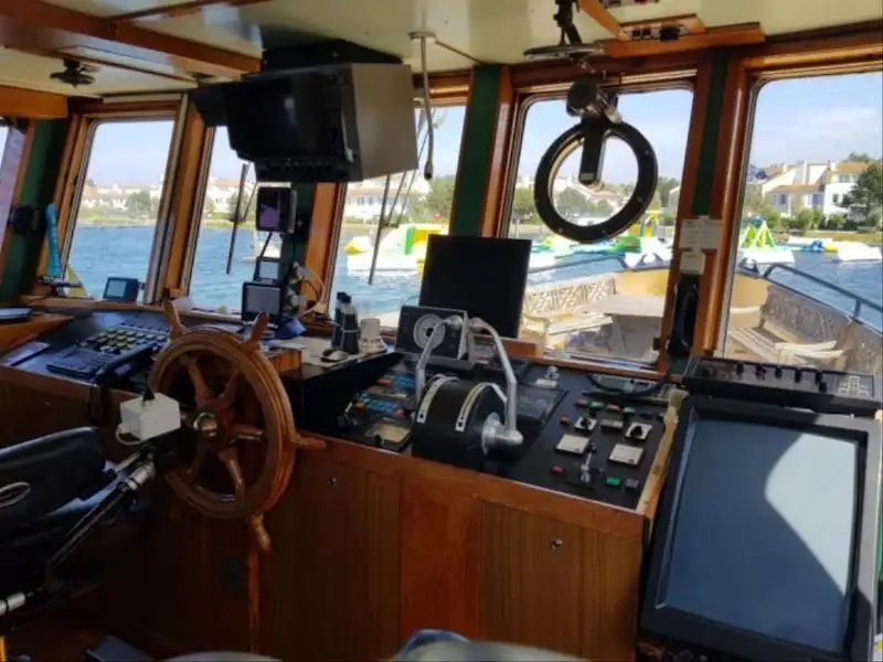 Kapal patroli untuk dijual