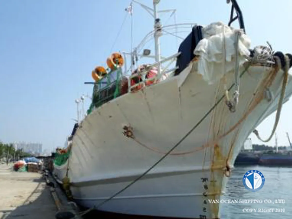 Kapal penangkap cumi-cumi untuk dijual