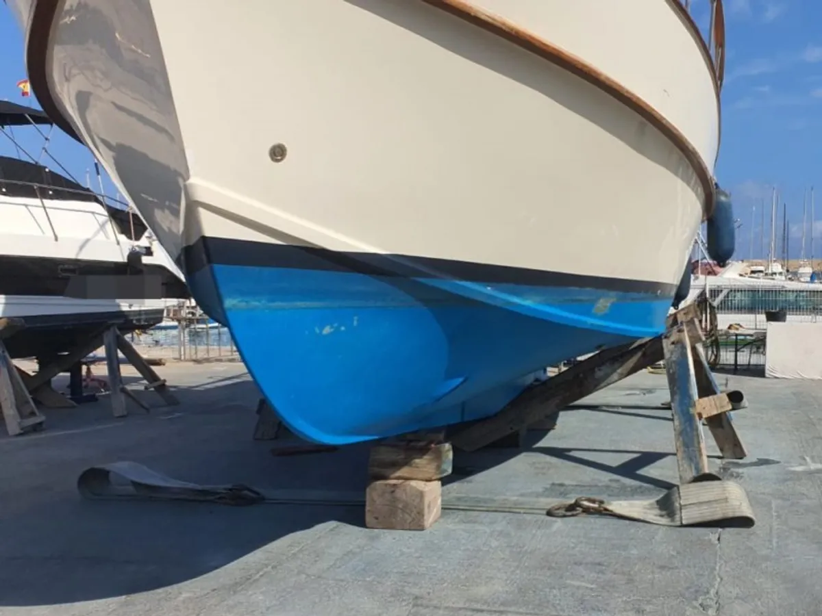Yacht untuk dijual