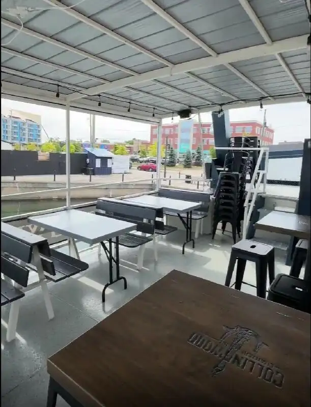Sekoci penyelamat untuk dijual