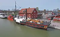 Kapal feri dijual