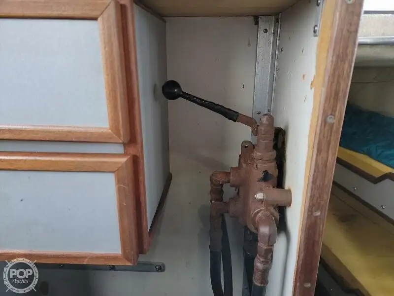 Sekoci penyelamat untuk dijual