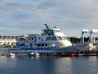 Kapal penumpang dijual
