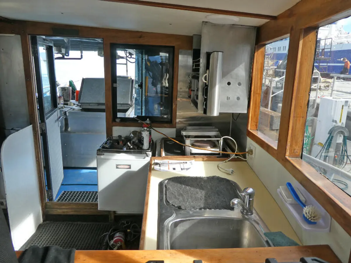 Kapal feri untuk dijual