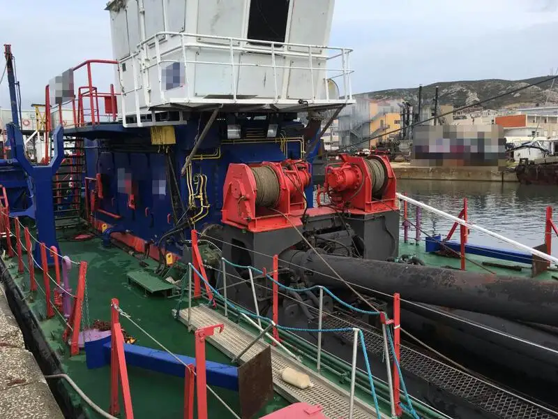Kapal keruk untuk dijual