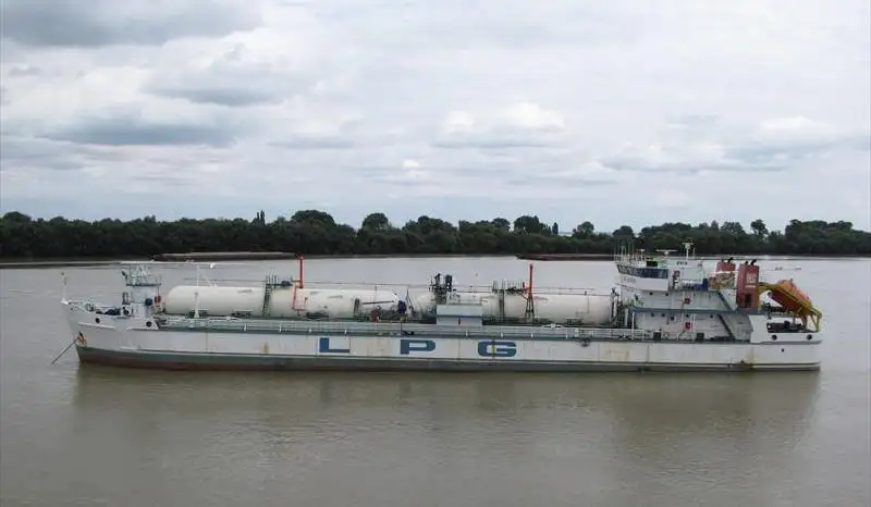 Kapal pengangkut LNG untuk dijual