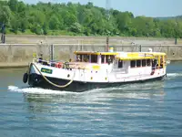 Kapal pesiar dijual