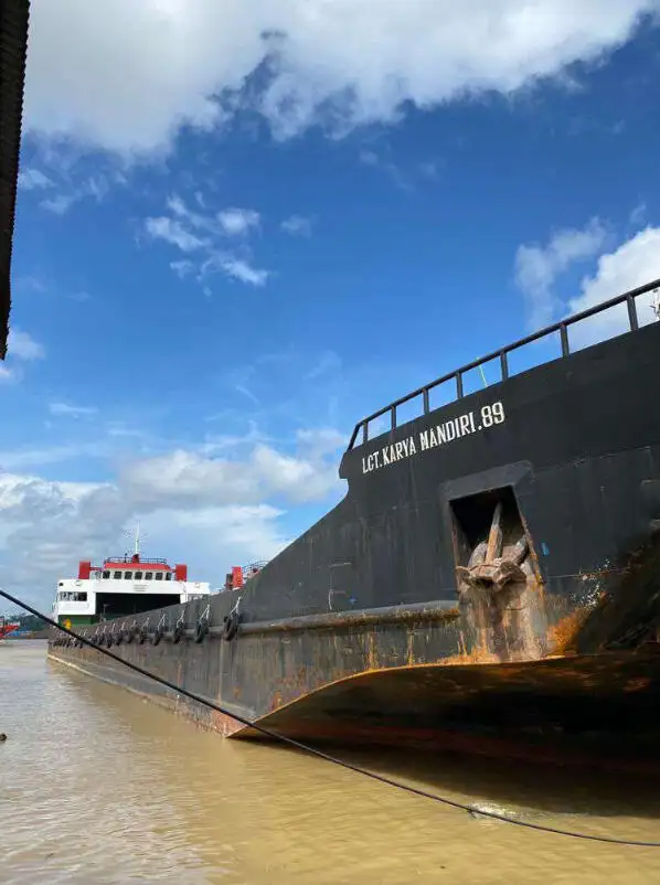 Kapal pendarat, tank untuk dijual