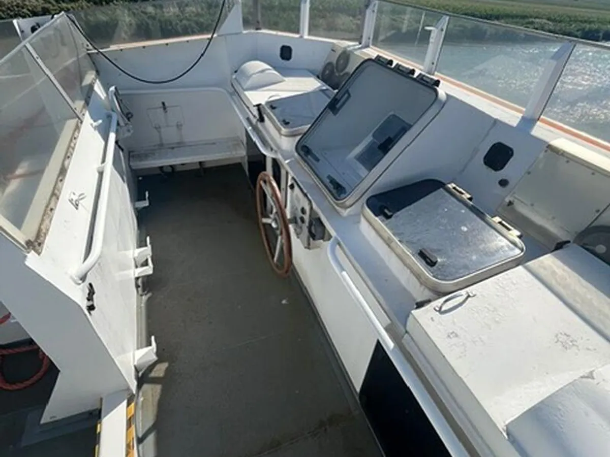 Kapal patroli untuk dijual