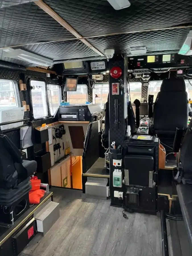 Kapal patroli untuk dijual