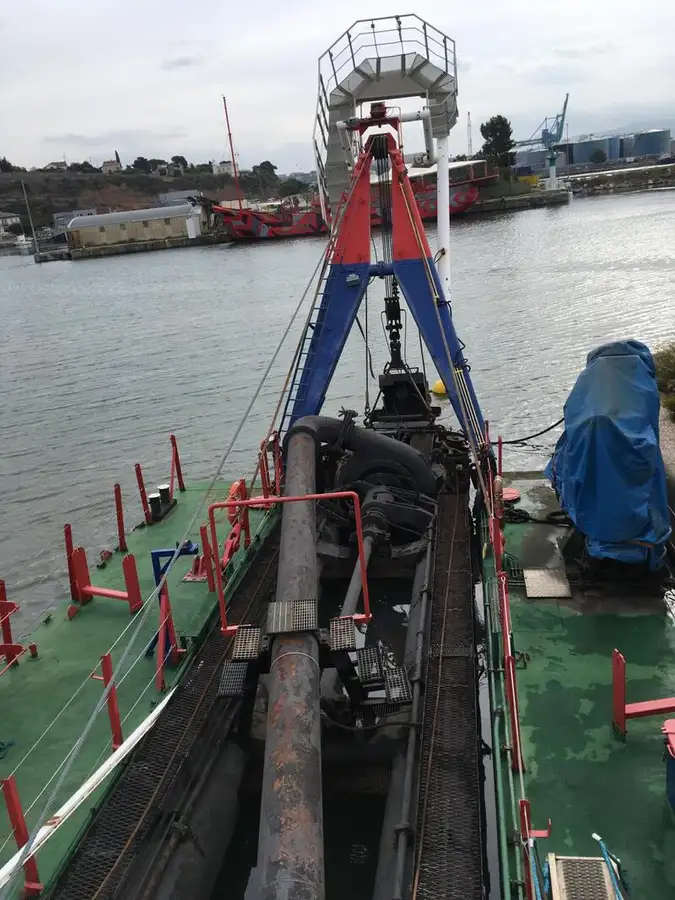 Kapal keruk untuk dijual