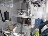 Kapal pengangkut ikan hidup untuk dijual