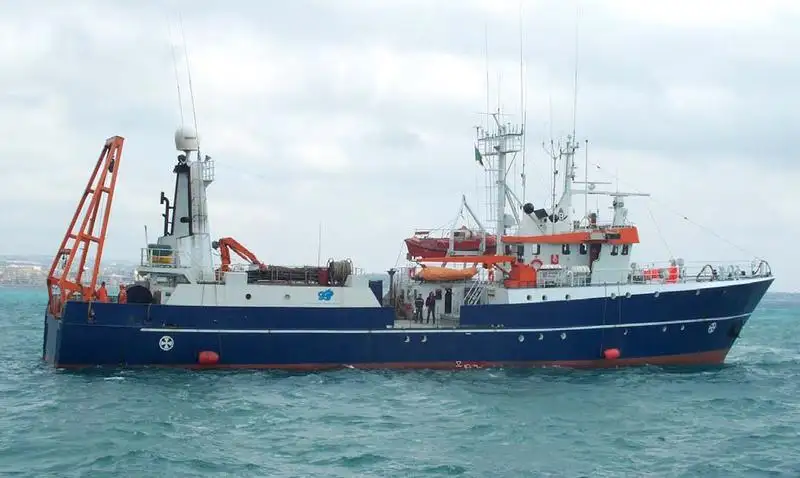 Kapal penelitian untuk dijual