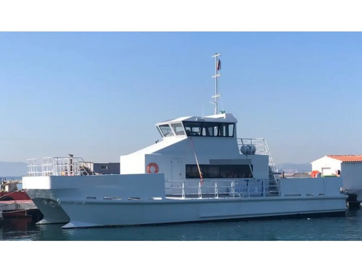 Kapal kru untuk dijual
