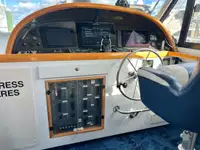 Kapal penelitian untuk dijual