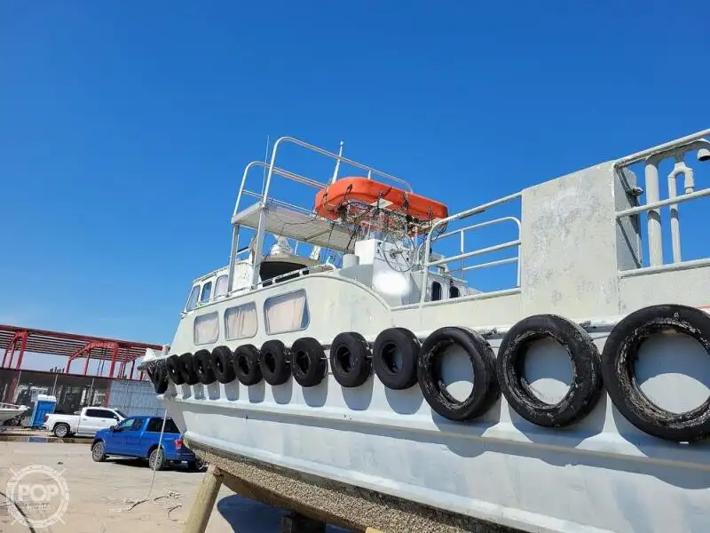 Kapal kru untuk dijual