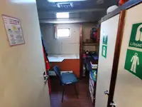 Kapal pasokan dijual