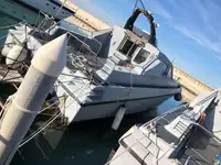 Kapal patroli untuk dijual