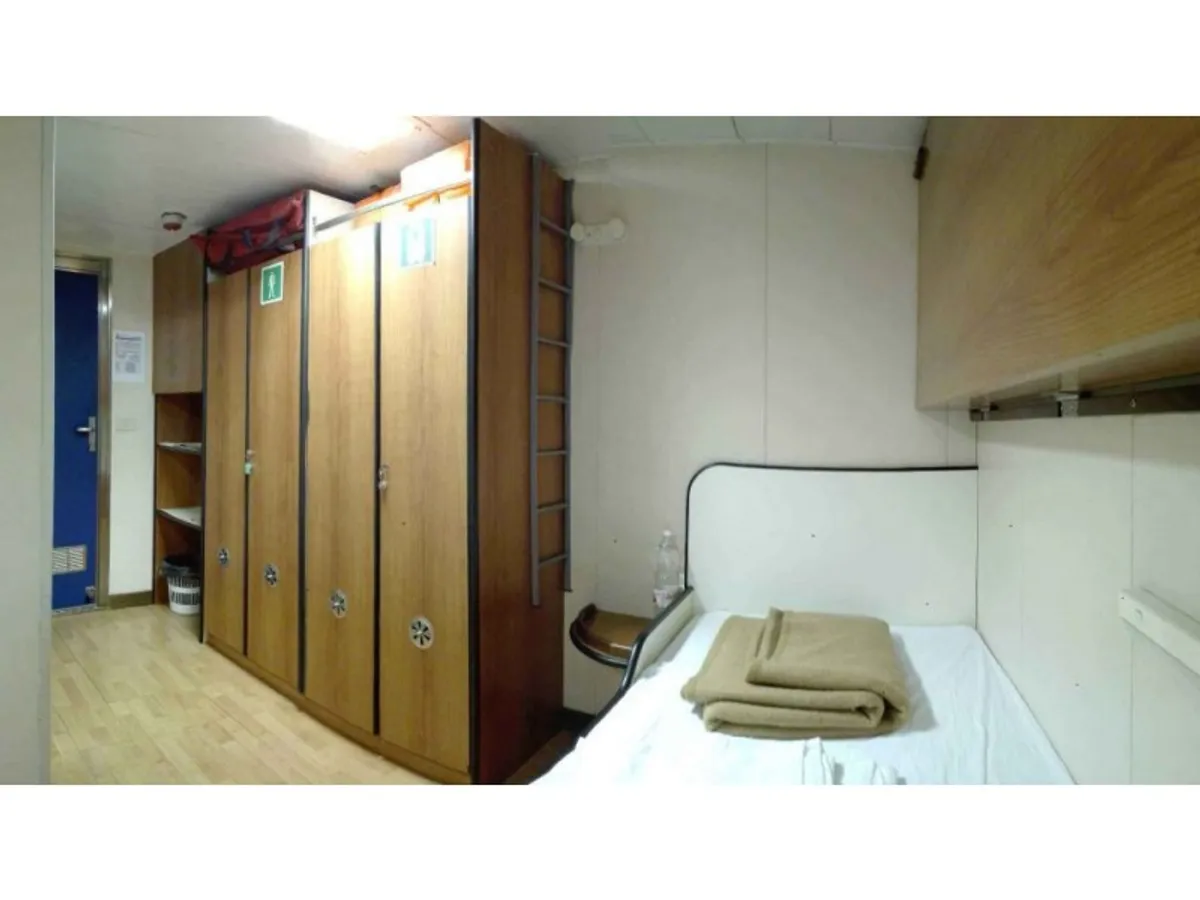 Kapal penelitian untuk dijual