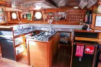 Yacht untuk dijual