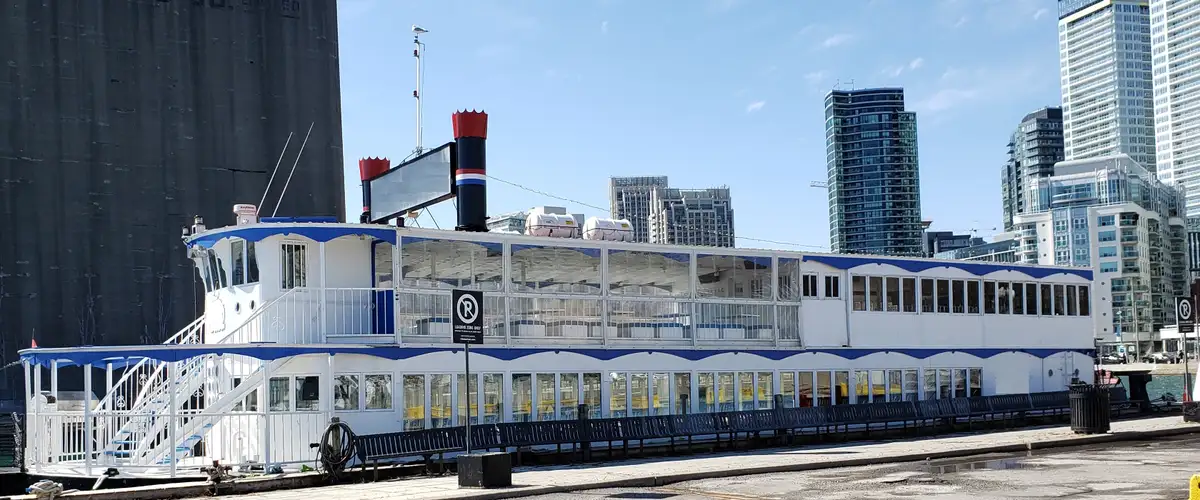 Kapal feri untuk dijual
