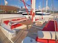Yacht untuk dijual